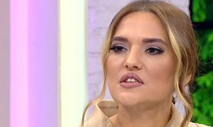 Demet Akalın'ın Okuyanlara Akıl Tutulması Yaşatan Paylaşımları