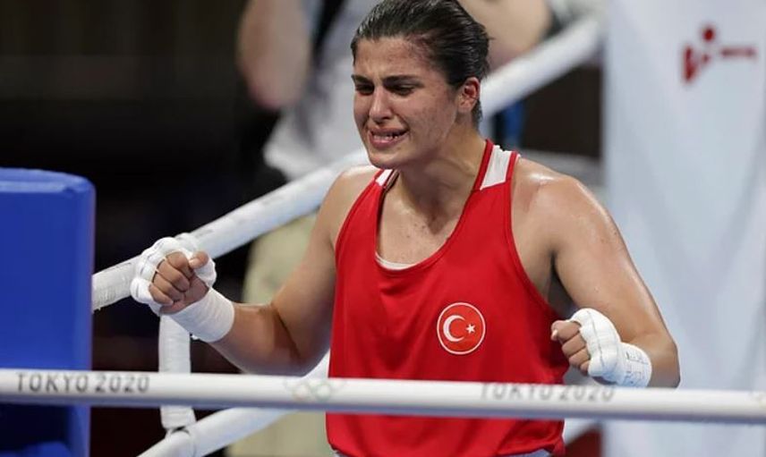 Kerem Bürsin'den Olimpiyat Şampiyonuna Tepki Çeken Hareket!