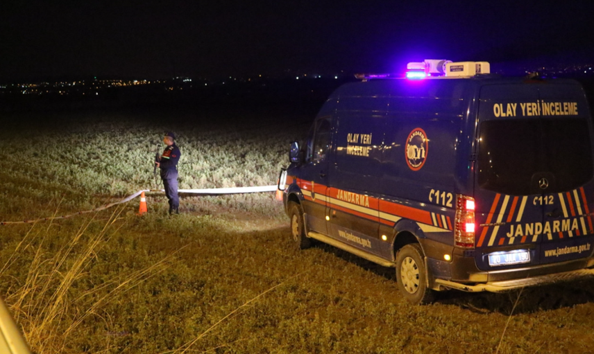 İzmir’de Genç Kız Bahçeye Devrilen Pikaptan Sağ Çıkamadı