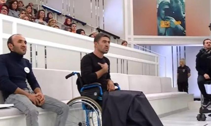 4 çocuğunu bırakıp TikTok'da tanıştığı 15 yaşındaki çocuğa kaçtı! Bu rezillik Esra Erol'a damga vurdu