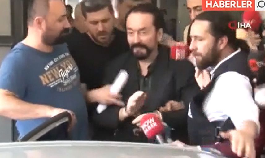 Adnan Oktar’ın son hali ve yaptıkları gündem oldu