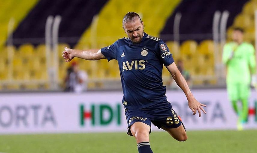 Fenerbahçe'de Caner Erkin ve Sinan Gümüş Kadro Dışı Bırakıldı!