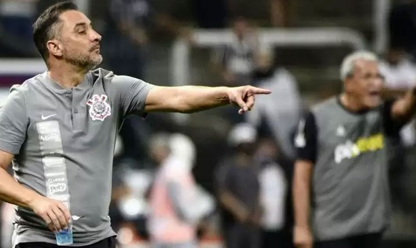 Fenerbahçe'nin eski Teknik Direktörü Vitor Pereira, Brezilya ekibi Corinthians'taki performansıyla eleştiri oklarını üzerine çekti!