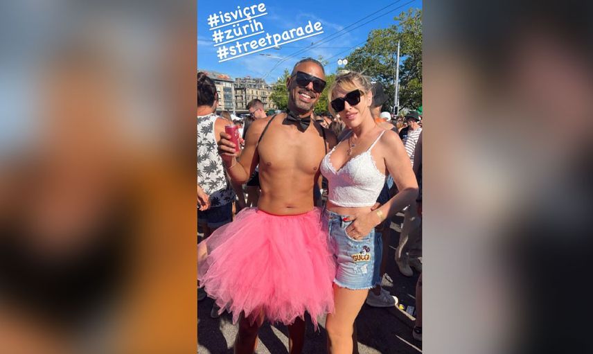 Seda Sayan ve genç kocası Çağlar Ökten LGBT yürüyüşüne katıldı! Çiftin fotoğrafları olay oldu