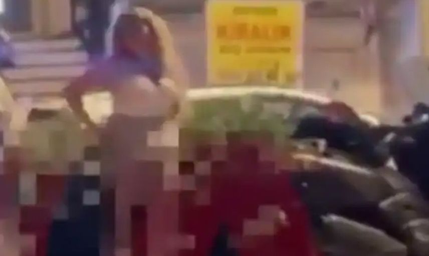Antalya'nın ilçesi Alanya'da skandal anlar! Sokak ortasında kimseye aldırmadan cinsel ilişkiye girdiler