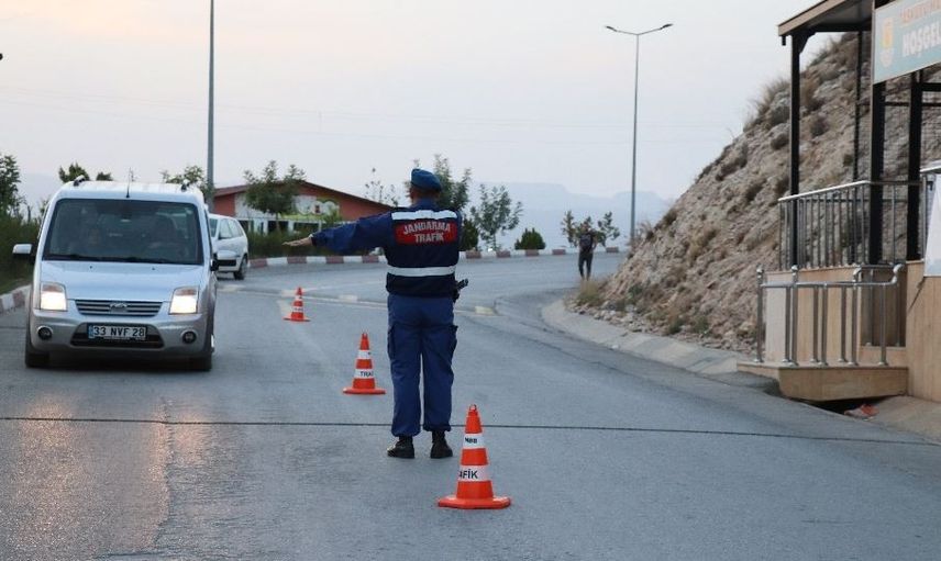 Afyonkarahisar'da Ceza Yazdıkları Kişi Şehit Babası Çıkınca Cezayı Kendileri Ödedi