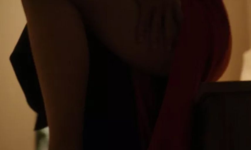 Daha önce kendini tatmin ettiği sahnelerle gündeme gelen Hafsanur Sancaktutan şimdi de ateşli sahneleriyle olay oldu!