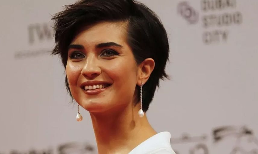 Makyajsız Poz Veren Ünlülere Tuba Büyüküstün de Eklendi