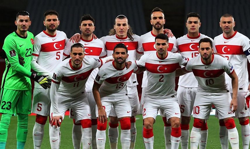 Manchester United A Milli Takım'ın yıldızı Hakan Çalhanoğlu'nu transfer etmek istiyor!