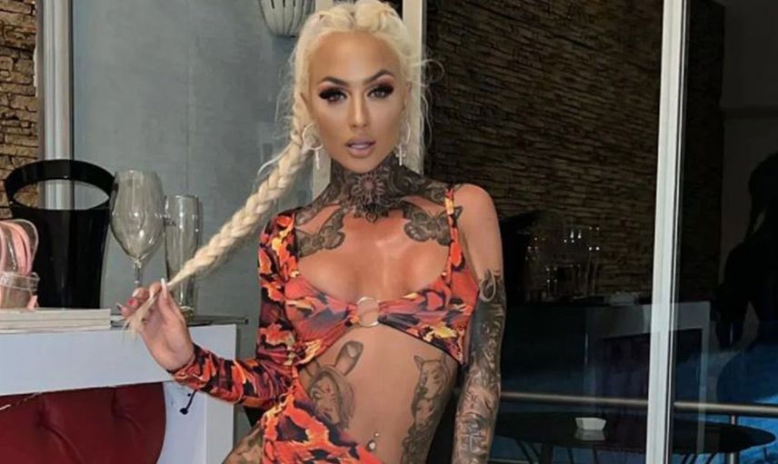 Ünlü modeller sokak ortasında birbirine girdi! Mahaller kavgası gibi saç baş yoldular