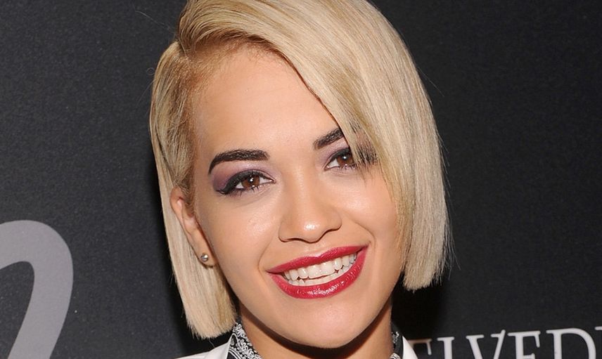 Rita Ora transparan elbisesiyle alışveriş yaptı