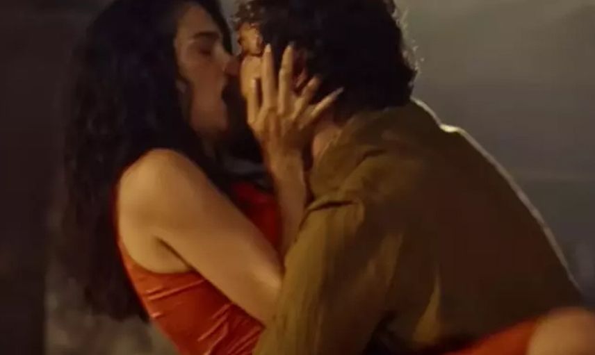Netflix'ten yeni Türk yapımı geliyor: Fragmanı olay oldu! Alperen Duymaz ve Funda Eryiğit'ten ateşli sahne!
