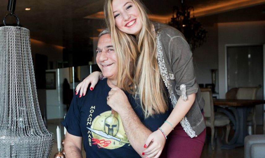 Mehmet Ali Erbil'in kızı Yasmin Erbil ile eski Survivor yarışmacısı sevgilisi Yiğit Poyraz'ın havuzda aşk dolu dakikaları