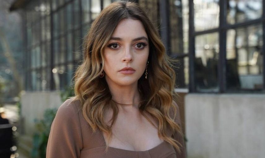 Melis Sezen açıldıkça açıldı! Üstünde ne var ne yok çıkardı