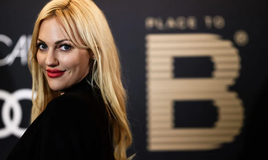 Meryem Uzerli Transparan Elbisesiyle Cannes’a Damgasını Vurdu 