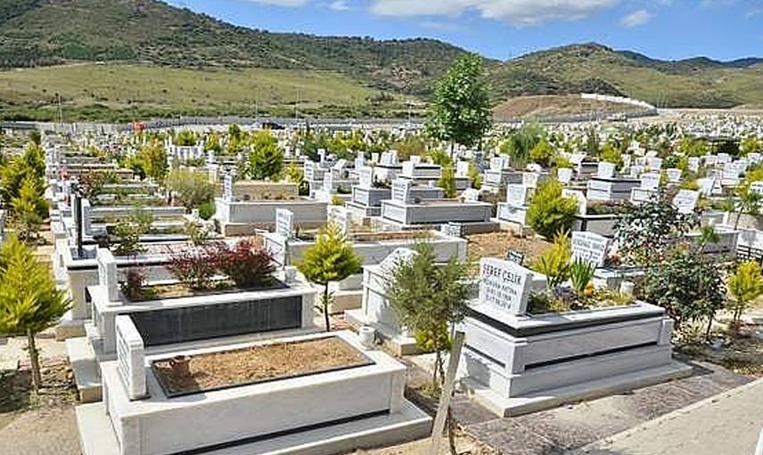 Mezara neden su dökülür, ölüye faydası var mıdır?