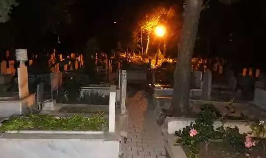 Mezarlıkta tüyler ürperten olay! Doğum sırasında ölen kadının ruhu bebeğinin mezarını ziyaret ediyor o anlar kameralara anbean yansıdı