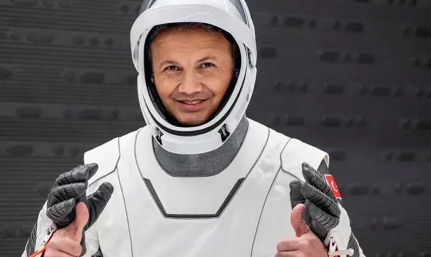 Hülya Avşar'dan ilk Türk astronot Alper Gezeravcı'ya ilginç mesaj: Ben geldim, seni bekliyorum!