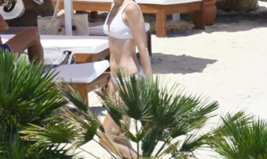 Selma Ergeç Bodrum'a Çıkarma Yaptı! Fiziğiyle Gençlere Taş Çıkarttı
