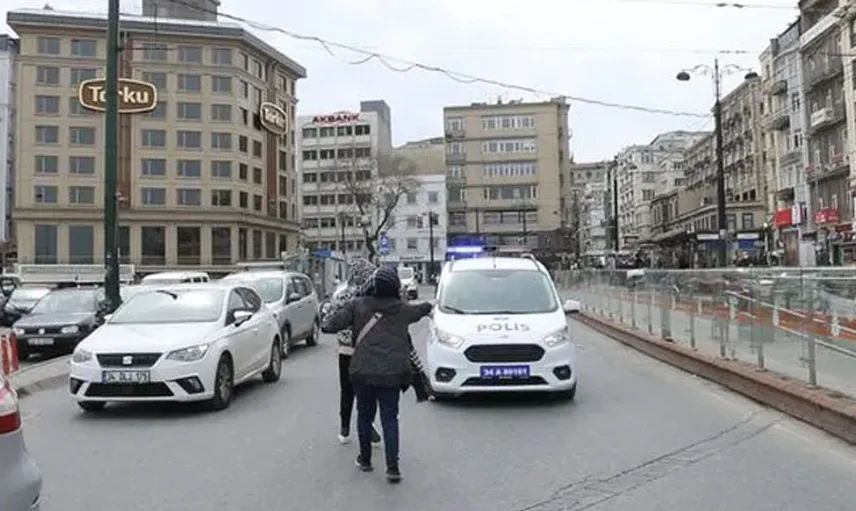 Dilenciler İle Genç Adam Arasında Taciz Krizi!