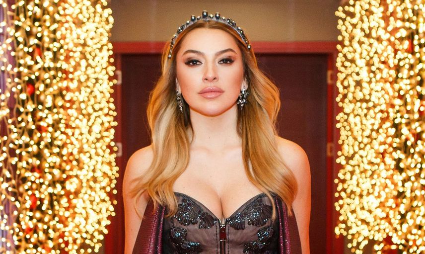 Muhafazakâr eski kocaya inat Hadise’den iç çamaşırsız elbiseyle dans