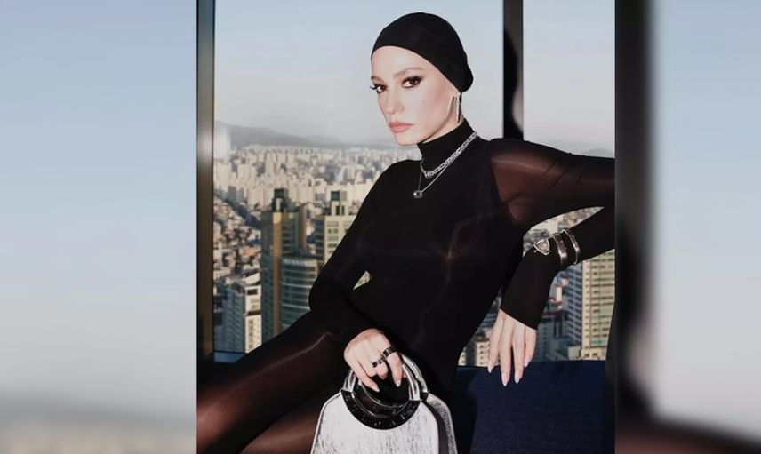 Aile'nin Devin'i Serenay Sarıkaya başını  örttü! Yeni tarzına ''Kızılcık Şerbeti'ne mi girecek?'' yorumları yağdı