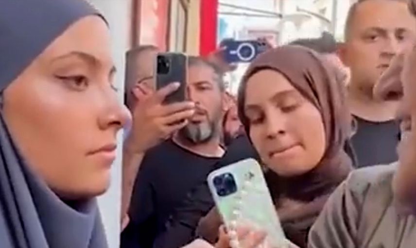 İYİ Parti lideri Meral Akşener gündem oldu! Akşener'e soru sorduğuna pişman olan genç kız gerginlikten arkadaşına sarıldı
