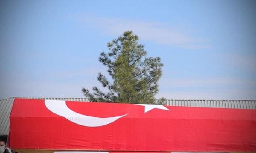 Gözyaşlarına boğuldu