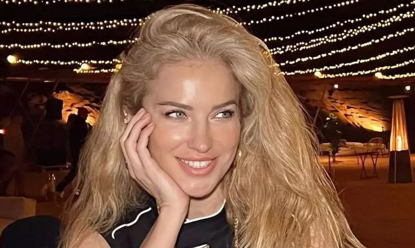 Ünlü sunucu Burcu Esmersoy renk renk bikinileri ile resmen görsel bir şov yaptı!