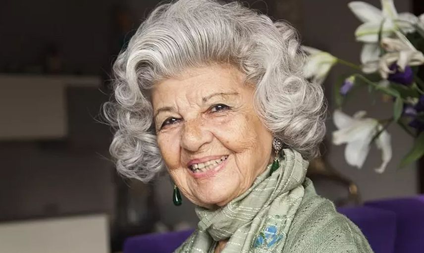 Hülya Koçyiğit’den acı haber: Yeşilçam’ın usta oyuncusunun sesi hayatını kaybetti!