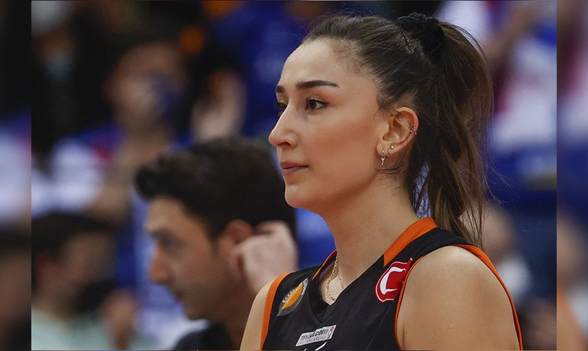 Hande Baladın sözlerine devam edemedi! Zorlu Milli Takım süreci..