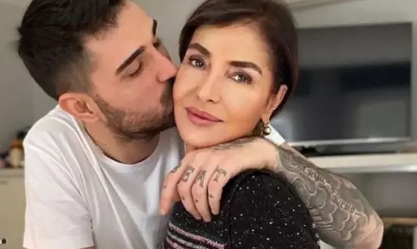 İbrahim Tatlıses oğlu Ahmet Tatlıses ile davalık olmuştu: Eski eşi Derya Tuna'nın bomba sözleri gündem oldu!  ''Oğlumun ona benzemesini istemiyorum''