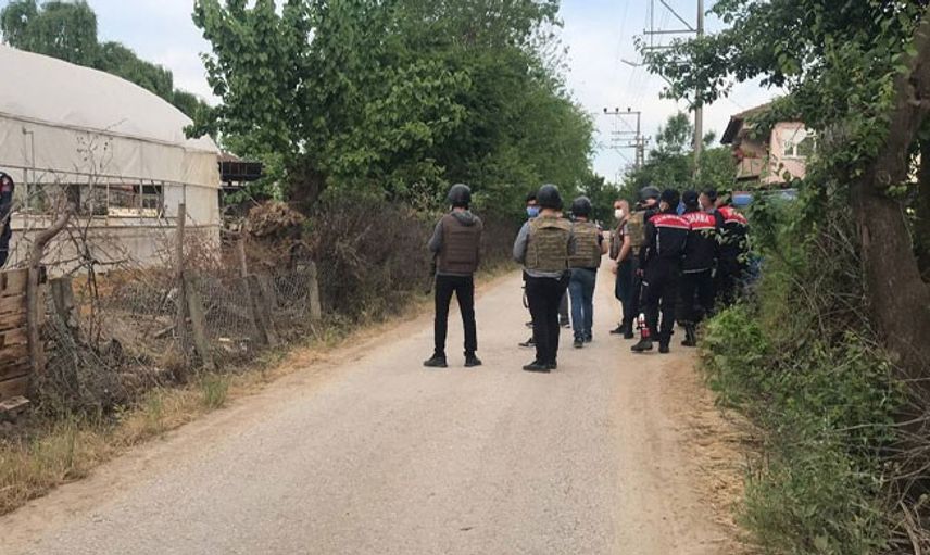 Kocaeli'nde Ailesini Rehin Alan Kişi, Tüfekle Babasını Öldürdü