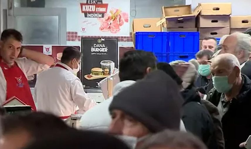 Ucuz et kuyruğu görenleri şoke etti! Sabah erken saatlerde metrelerce kuyruk oluştu