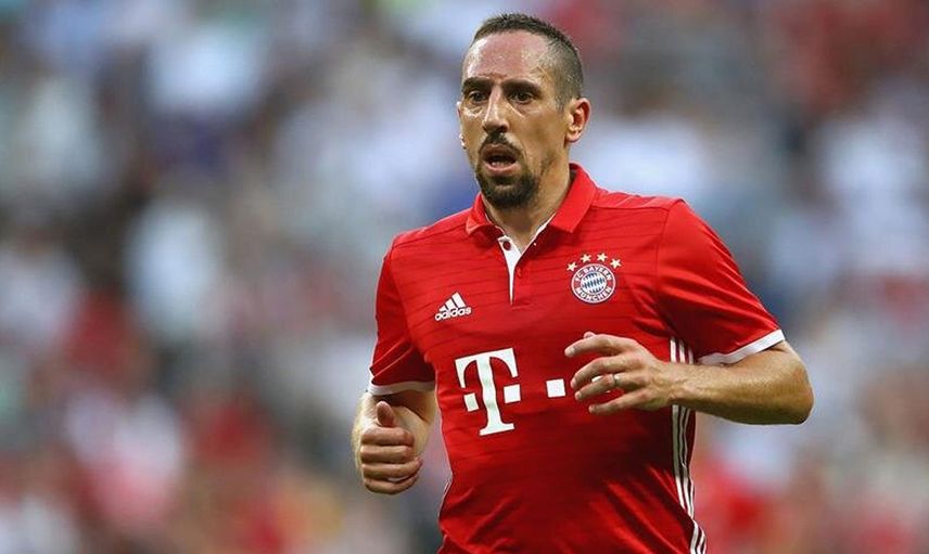 Galatasaray'ın eski yıldızı Franck Ribery geçirdiği trafik kazası sonrası hastaneye kaldırıldı!