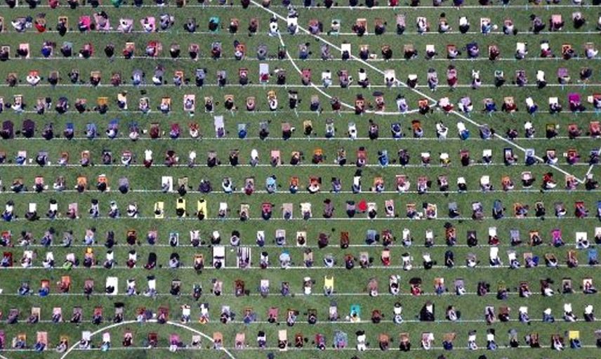 Bağcılar Mahmutbey Stadyumu'nda Kılınan Cuma Namazı Havadan Görüntülendi