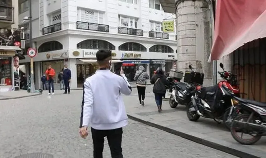 Dilenciler İle Genç Adam Arasında Taciz Krizi!