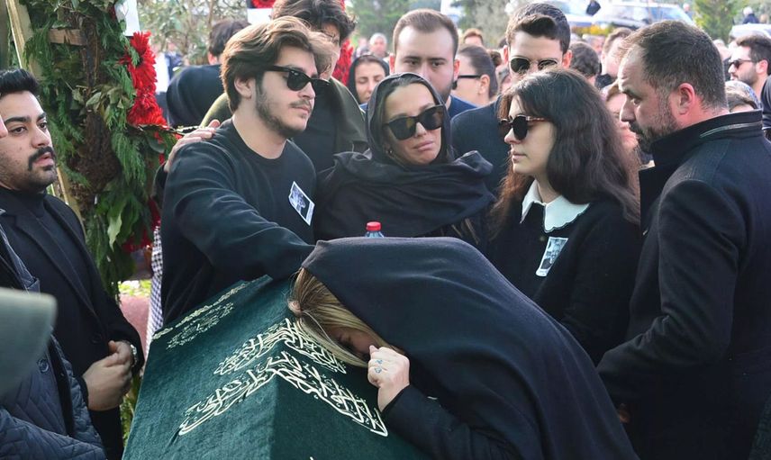 Elif Karlı'nın eşi Cengiz Karlı toprağa verildi! Cenazedeki Sedat Peker detayı dikkat çekti