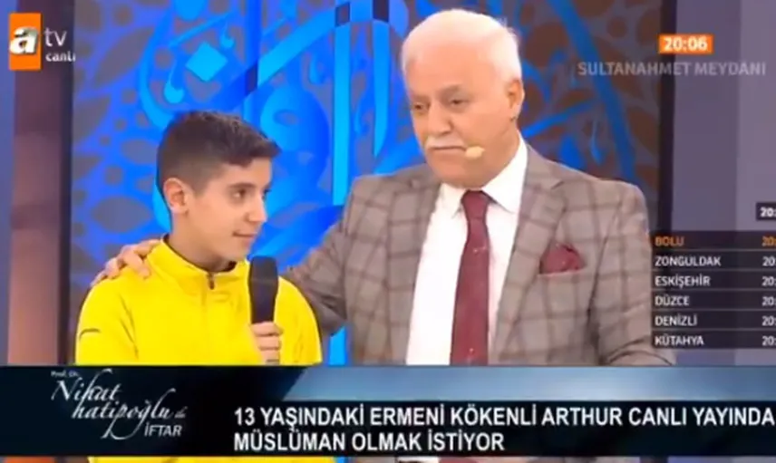 Nihat Hatipoğlu'nun Canlı Yayında Müslüman Yaptığı Çocuğun Ailesi Savcılığa Başvurdu