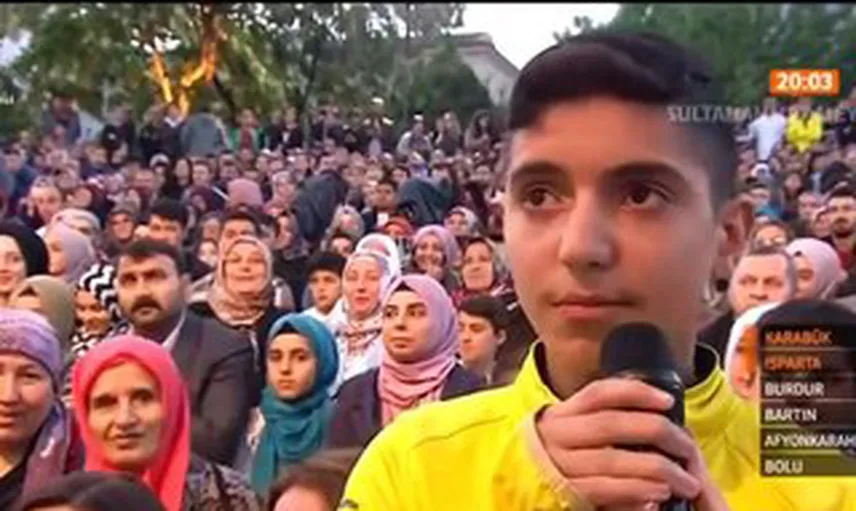 Nihat Hatipoğlu'nun Canlı Yayında Müslüman Yaptığı Çocuğun Ailesi Savcılığa Başvurdu