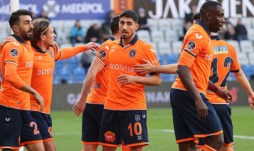 Başakşehir'in Teknik Direktörü Emre Belözoğlu Tarihe Geçti!