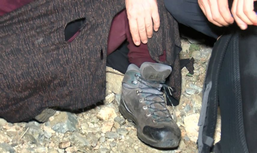 Uludağ’da Kaybolup Üç Gün Sonra Sağ Bulunan Kadını Jandarma Sırtında Taşıdı