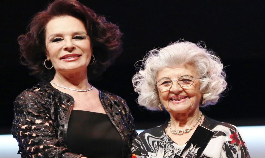 Hülya Koçyiğit’den acı haber: Yeşilçam’ın usta oyuncusunun sesi hayatını kaybetti!