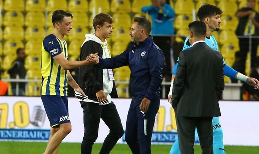 Mesut Özil ve Vitor Pereira'nın Fenerbahçe-Giresunspor Maçından Sonraki Görüntüleri Dikkat Çekti!