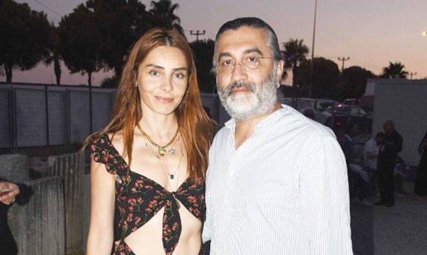 Nur Fettahoğlu Göbek Dekolteli Kıyafetiyle Olay Yarattı
