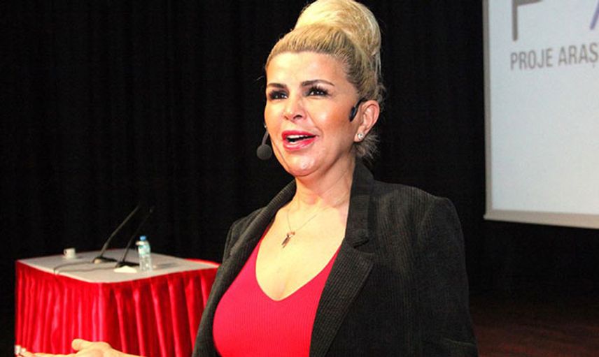 Nuray Sayarı kimdir?