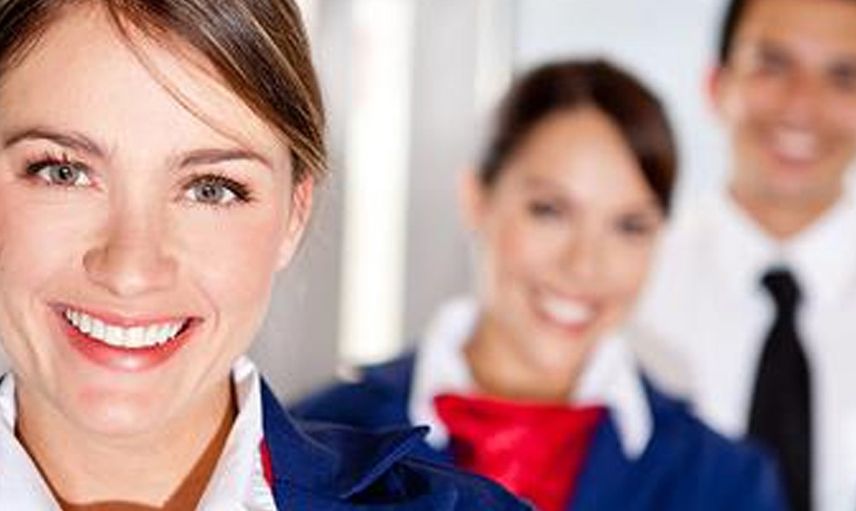 Hostesin uçakta yaptıkları yolcuları ayağı kaldırdı!