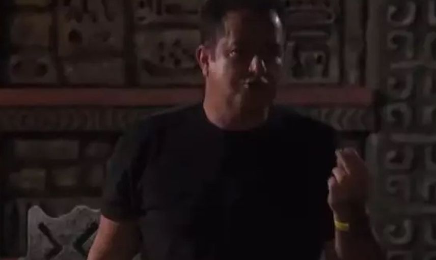Survivor'da bir ilk: Acun Ilıcalı yarışmacılara sinirlendi, bağırarak sandalye fırlattı!