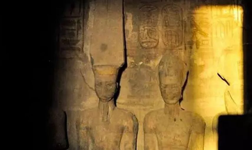 Bu doğa olayı yılda sadece iki kez gerçekleşiyor: Binlerce turist dört gözle bekledi!
