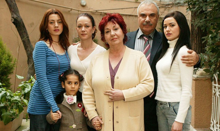 Yaprak Dökümü’nün usta oyuncusu Bedia Ener yıllar sonra itiraf etti: Fahriye Evcen ve Gökçe Bahadır küslüğünün gerçek yüzü ortaya çıktı